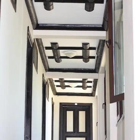 Antik Manastir Butik אדרמיט